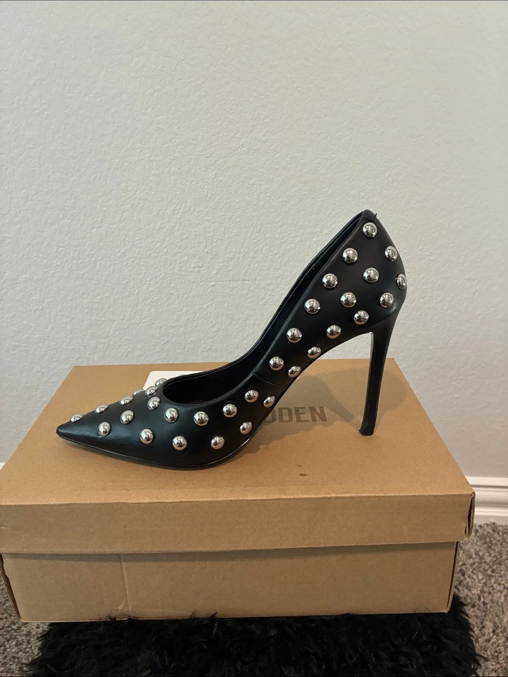 Steve Madden Black Studded Pointed-Toe Stiletto Pump